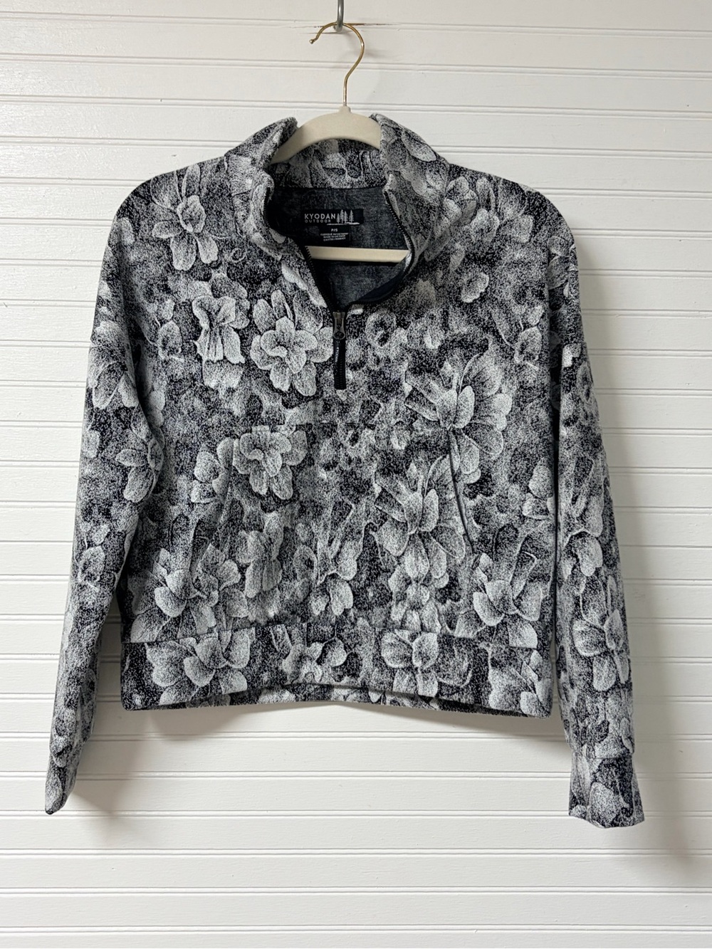Kyodan Black & White Floral Zip-Front Pullover